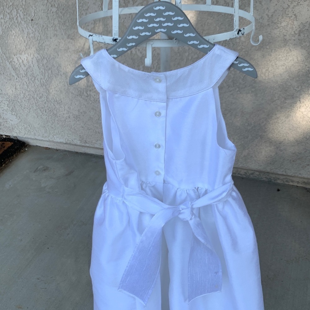 Cherokee White Sleeveless Shiny Formal Dress. - Picture 5 of 8